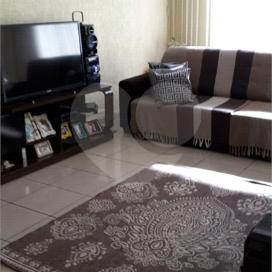 Sobrado com 148m² e 3 dormitórios, localizado no bairro Parque Continental I.