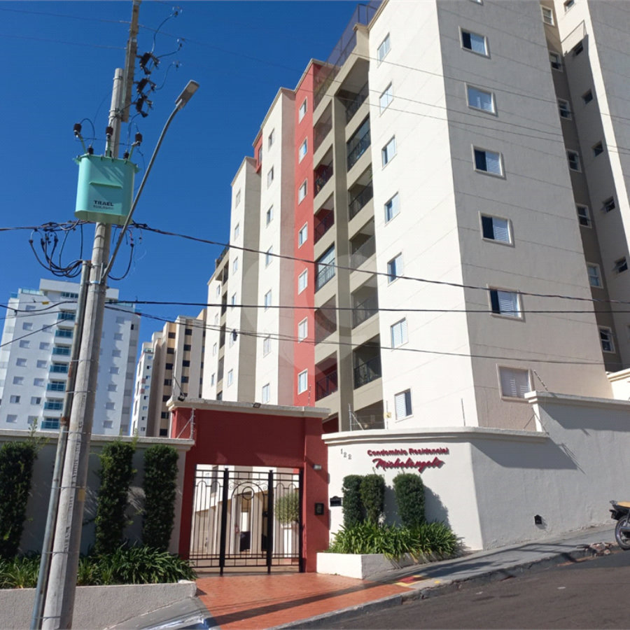 Apartamento no Condomínio Michelangelo .
