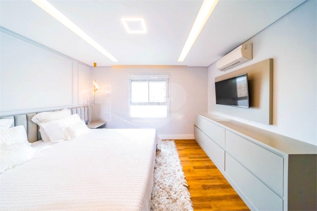 Apartamento na Mooca com 204m² com sacada gourmet com 4 suítes e 4 vagas condominio clube Aceita Permuta