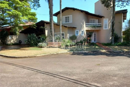 Sobrado no Condomínio Residencial Sabará