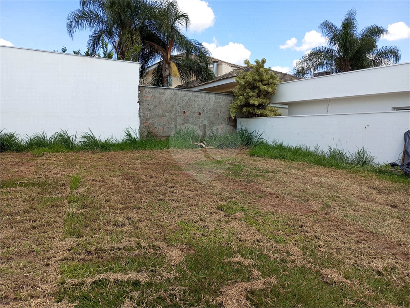 Terreno para venda no condomínio de alto padrão DAMHA II