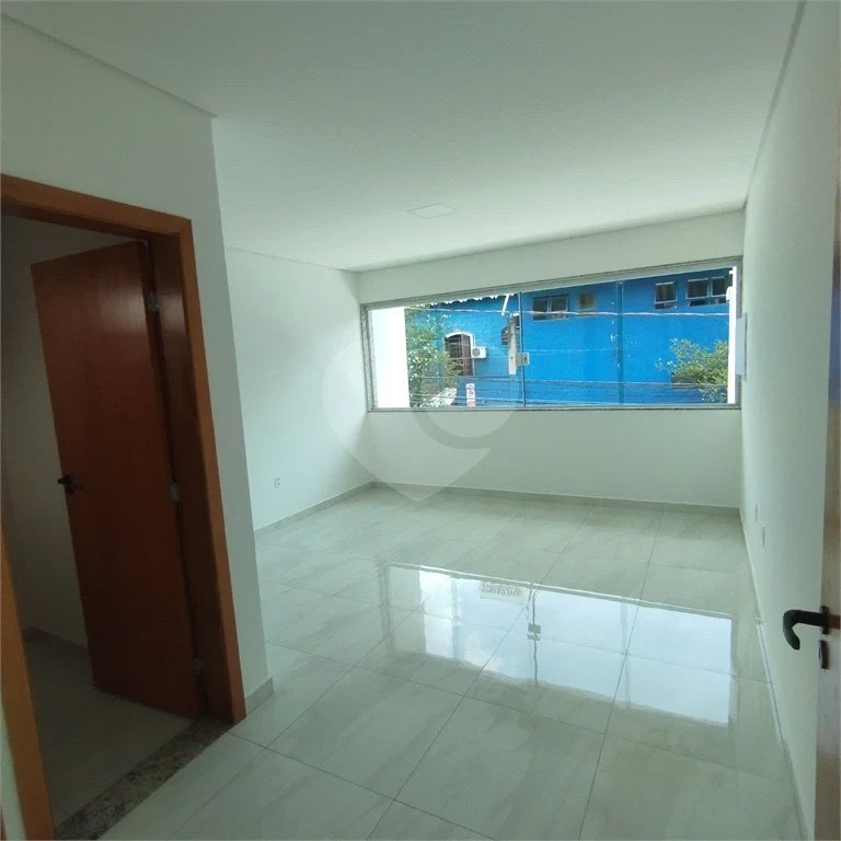 Sobrado à venda, 3 suítes, garagem, a 300 m do metrô Vila Matilde