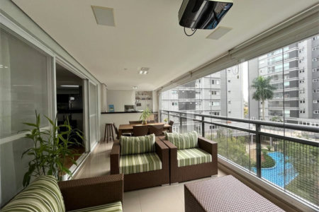 Apartamento á venda com 200m² - Bosque da Saúde
