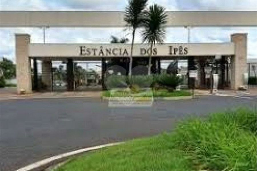 Estância dos Ipês , terreno plano , bem localizado e murado dos lados e fundos