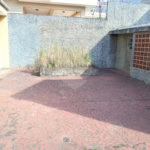Casa com 4 dormitórios e 4 vagas.