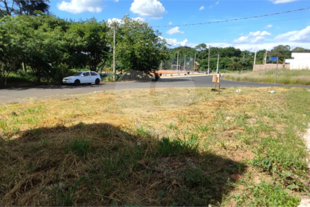 Terreno à Venda em São Carlos, no bairro Parque dos Flamboyants