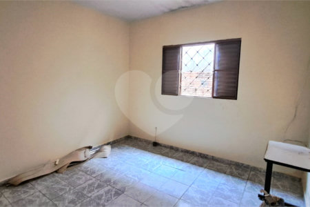 Casa ampla em bairro tranquilo – excelente oportunidade para morar ou investir!