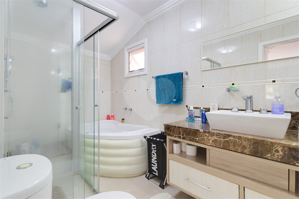 Casa à venda com 4 quartos, sendo 2 suítes, no condomínio Villa Franz Schubert, São Paulo - SP