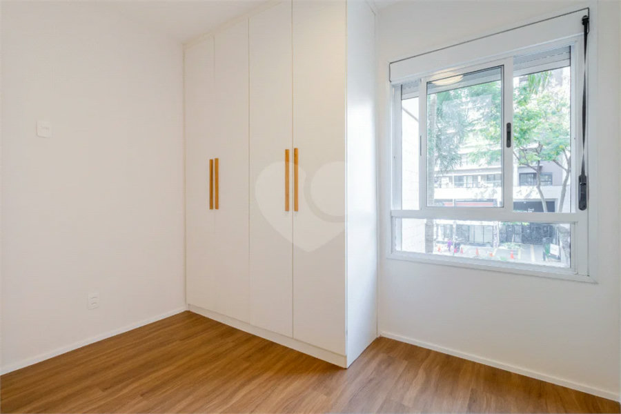 **Apartamento reformado em Higienópolis | 75 m² | 2 dormitórios | 2 banheiros | 1 vaga**