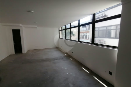 SALA COMERCIAL, ESPAÇO LIVRE DE 59m2, NA ÁREA NOBRE DA BELA VISTA.