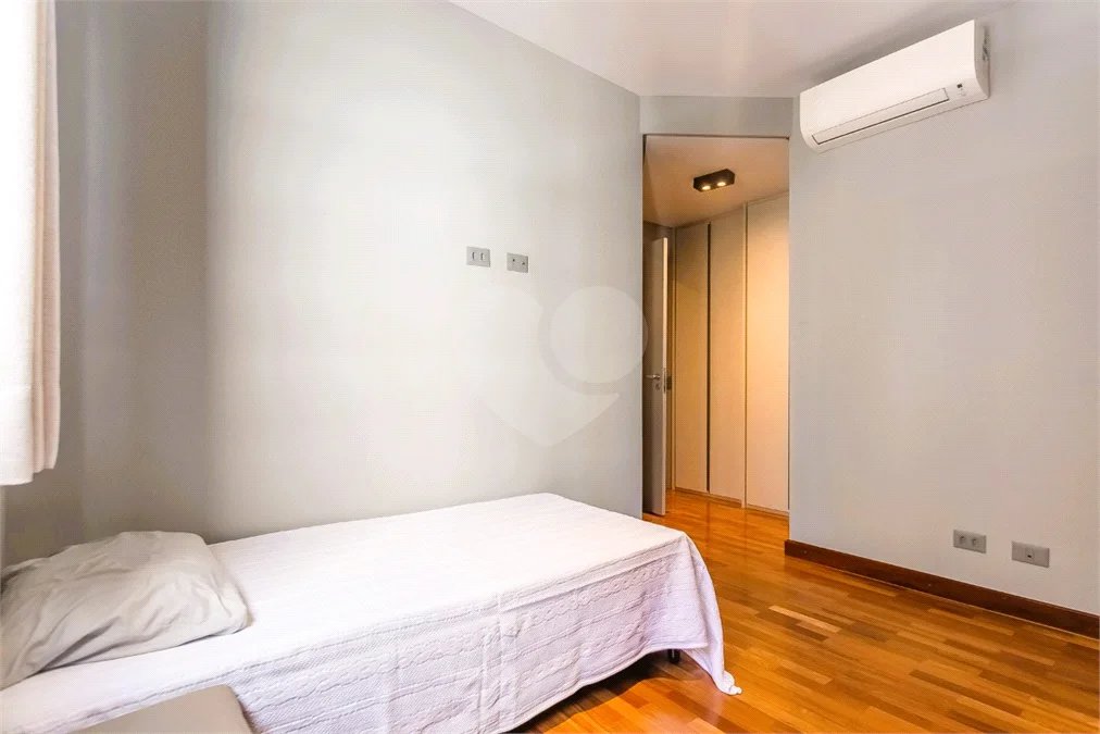 Vila Clementino - Apartamento reformado | 186 m² | 3 suítes | 3 vagas livres