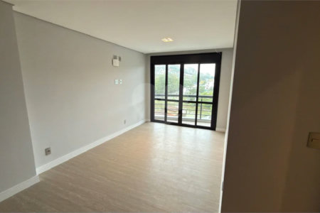 Sobrado de alto padrão no Swiss Park, totalmente reformado, com 4 suítes, piscina, elevador, espaço gourmet, 4 vagas e condomínio com lazer completo.