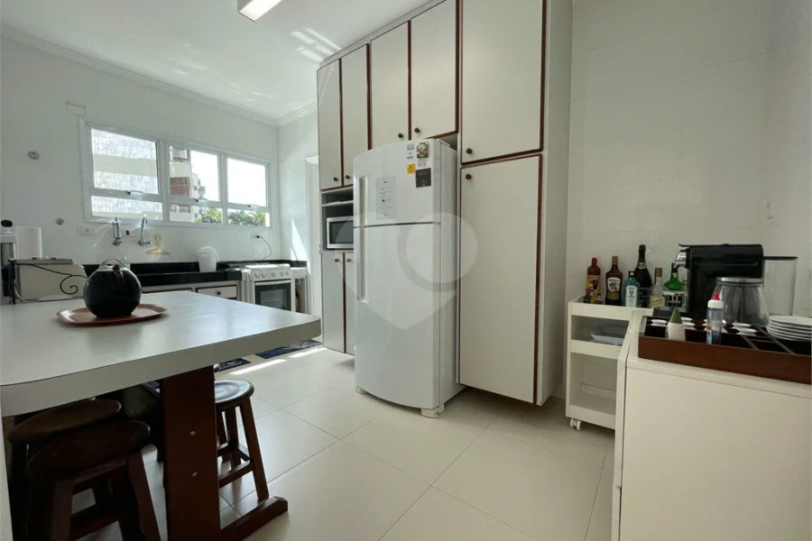 Apartamento à venda com 3 quartos, sendo 1 suíte, em Riviera de São Lourenço, Bertioga, SP