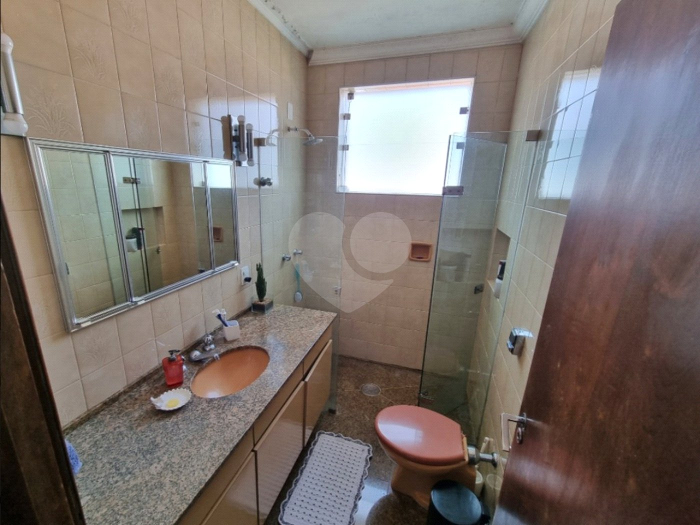 Sobrado com 300m² , 3 dormitórios , sendo 2 suítes , 4 vagas , à venda no Jabaquara.