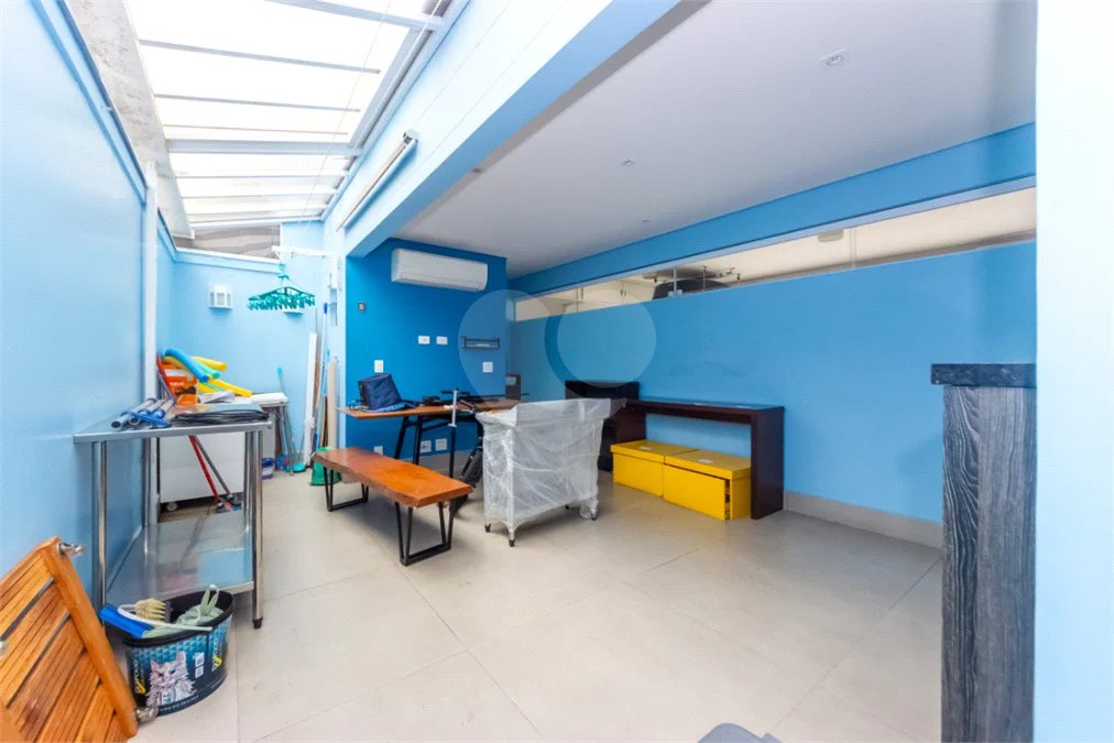 Casa em condomínio à venda na Granja Julieta