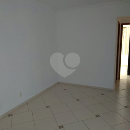 Indaiatuba - Venda - Apartamento no Condomínio Portal das Flores com 64 m², 3 dorms, sendo 2 com armários planejados, , WC social, cozinha planejada e totalmente integrada com a lavanderia, varanda, , 02 vagas de garagem. Excelente localização, a poucos metros do Shopping Polo, mercados, padaria,