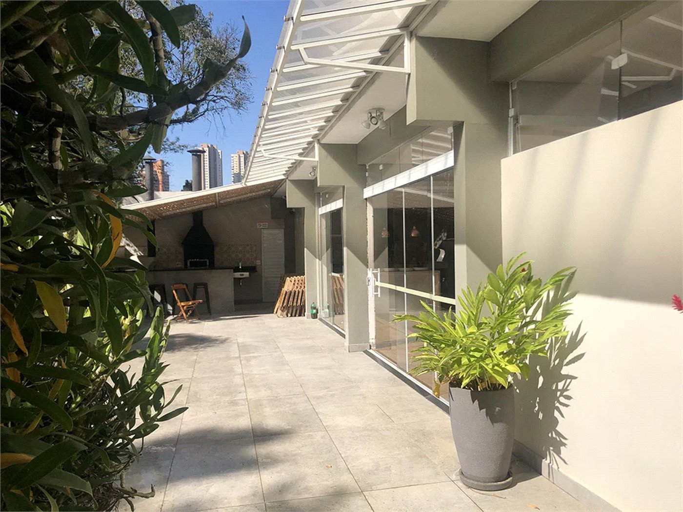 VENDE - CASA 202.00M² - CONDOMÍNIO FECHADO - 3 DORMS.2 SUITES 4 VAGAS - MORUMBI