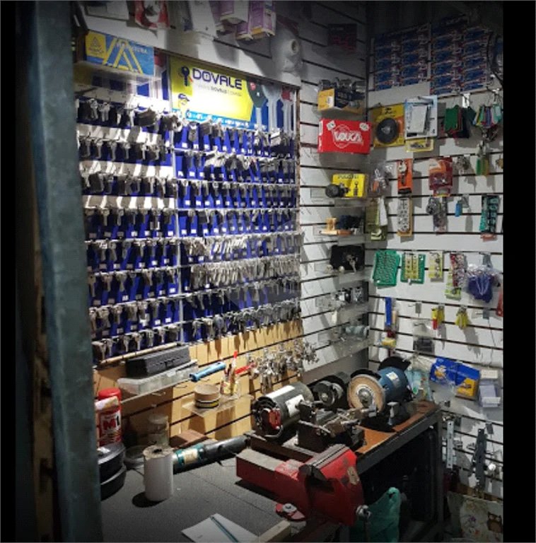 Casa comercial na Liberdade.