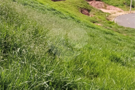 Terreno em condomínio fechado com 1.086 metros, pronto para construir, ampla área de lazer, aceita financiamento