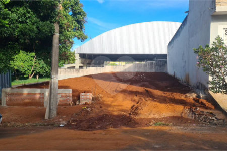 Terreno para venda na Vila Carmem.