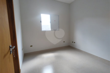 Casa térrea em Atibaia com 3 suítes, sala 2 ambientes, 2 vagas garagem, excelente localização, pronta para morar