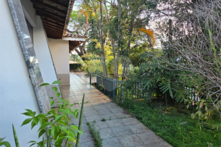Casa à Venda com 5 quartos em Atibaia/SP