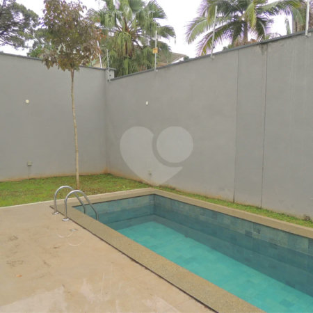 Casa à venda com 3 suítes no condomínio Jardim Flora, São Paulo - SP