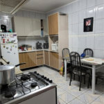 Imóvel Completo com Churrasqueira, 2 Banheiros e Portão Eletrônico