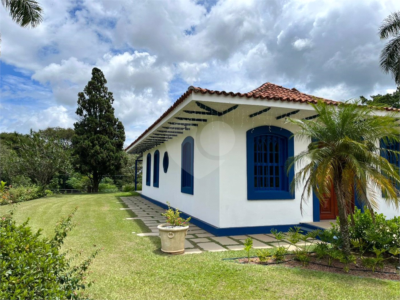 Terreno em condomínio fechado com 512 metros