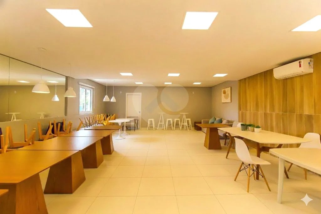 Apartamento com 2 dormitórios , à venda em Itaquera.