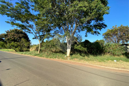 Área de terra para venda no Jardim Embaré,