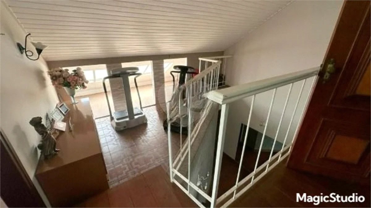 Casa com 400m², 4 dormitórios, sendo 3 suítes, 5 vagas de garagem, à venda na Vila Prudente.