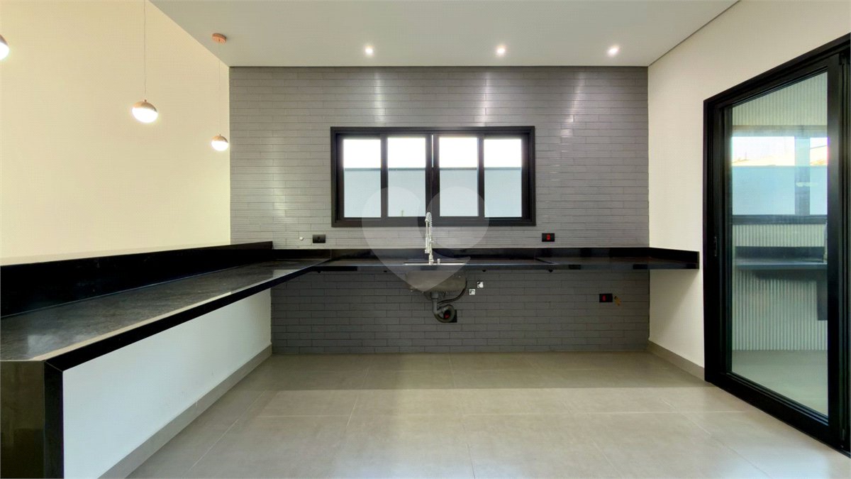 Casa térrea 3 dormitórios (3 suítes), espaço gourmet, piscina, 2 vagas garagem, condomínio fechado com ampla área lazer