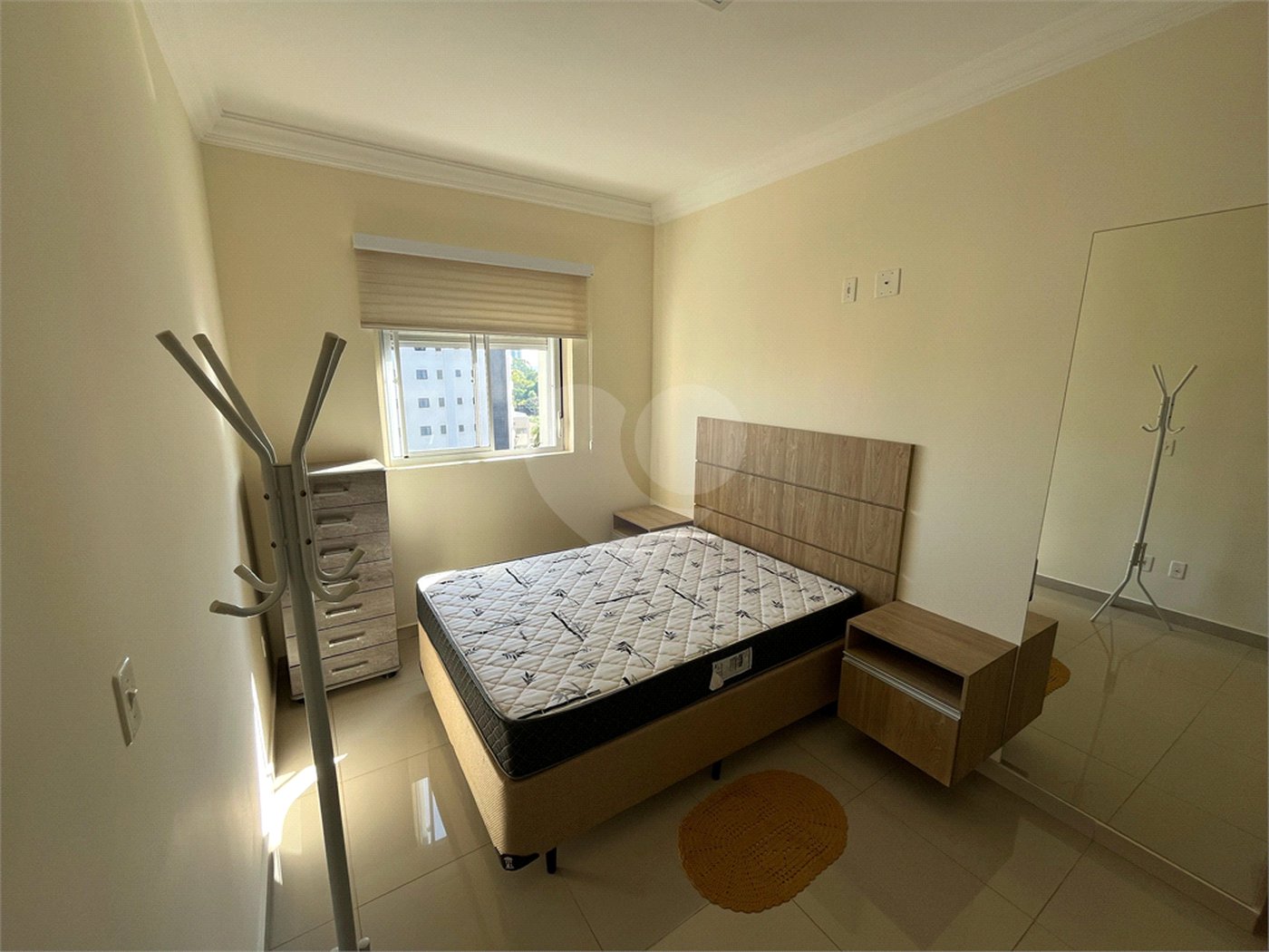Apartamento mobiliado com 2 dormitórios sendo 1 suíte