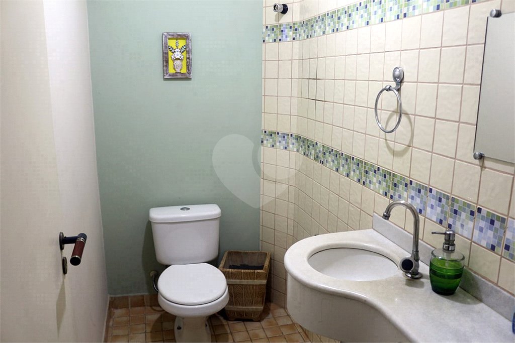 Casa térrea no Condomínio Parque dos Ipês.