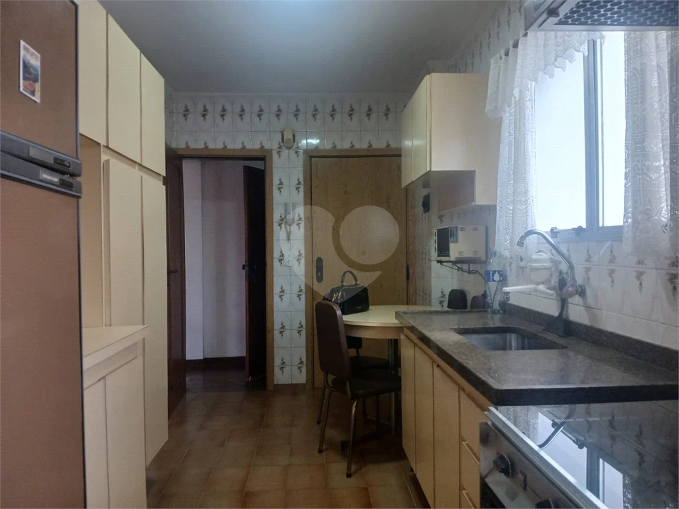 Apartamento a venda com porteira fechada no Belem com 95m com 03 dormitórios espaçoso sendo um suíte, 2 vagas. Aceita Permuta.