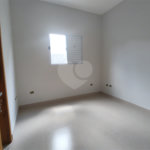 Casa térrea em Atibaia com 3 suítes, sala 2 ambientes, 2 vagas garagem, excelente localização, pronta para morar
