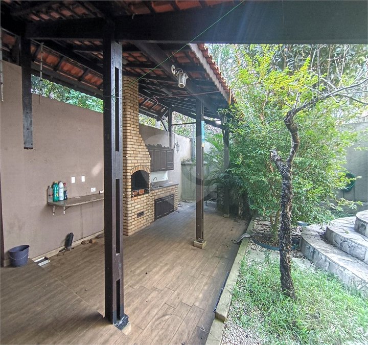 SOBRADO DE 426,0 M² COM 04 SUITES, SALÃO DE FESTAS, 06 VAGAS,06 BANHEIROS E PISCINA PARA LOCAÇÃO OU VENDA NO BARRO BRANCO