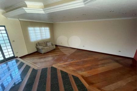 Excelente casa no Parque Santa Marta.