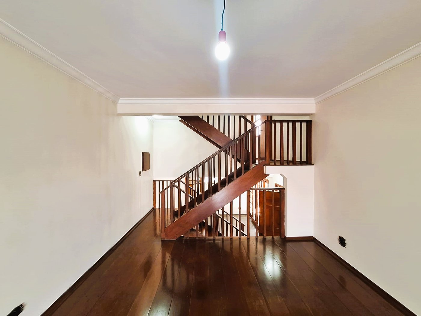 Casa à venda com 4 suítes, sendo 1 suíte externa, no Jardim Bonfiglioli, São Paulo - SP