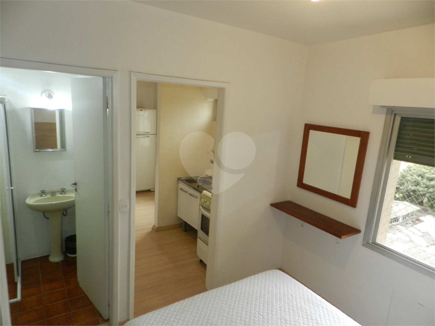 Apartamento mobiliado na Bela Vista de 36m² com 1 vaga de garagem.