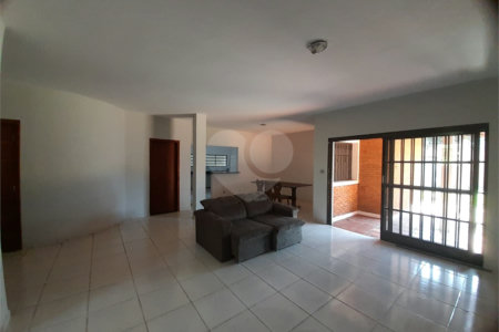 Casa de Alto Padrão à Venda e Locação no Parque Santa Mônica - São Carlos
