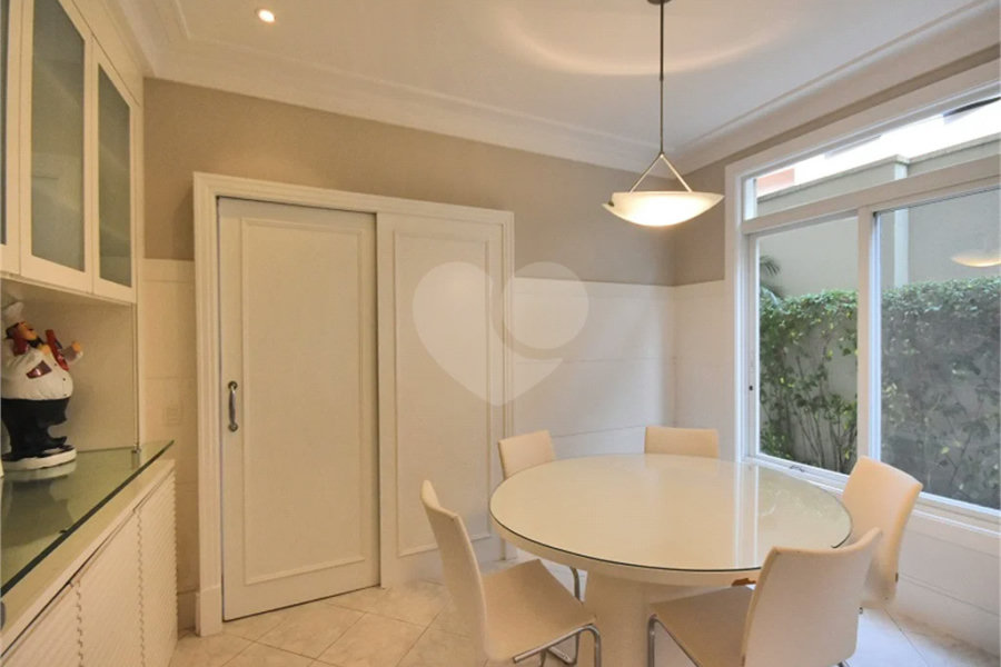 Casa impecável em terreno de 546m2