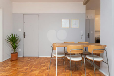 Excelente oportunidade para reformar e ficar com o apartamento dos seus sonhos!
