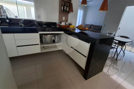 Casa Térrea de Alto Padrão à Venda – Próxima ao Shopping