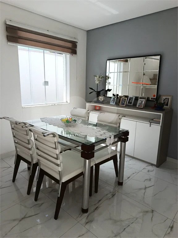 Sobrado novo, com 250m², 3 quartos, sendo 1 suíte, 2 garagens, à venda na Vila Prudente