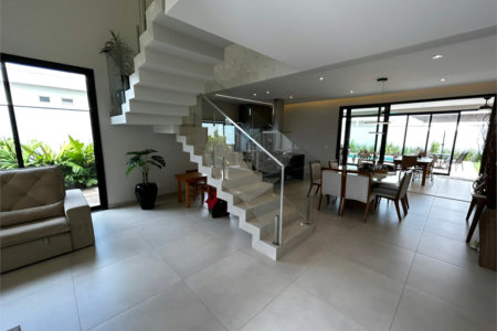 Casa de alto padrão para venda no condomínio Damha III.