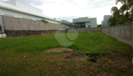 Terreno à venda no condomínio Quinta da Tipuanas, Araraquara - SP