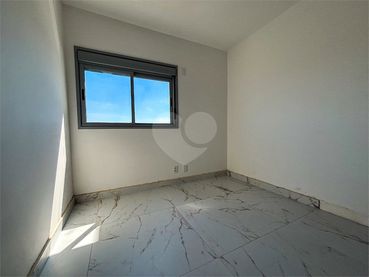Apartamento à venda com 3 quartos, sendo 1 suíte,  em Jardim Marajoara, São Paulo, SP