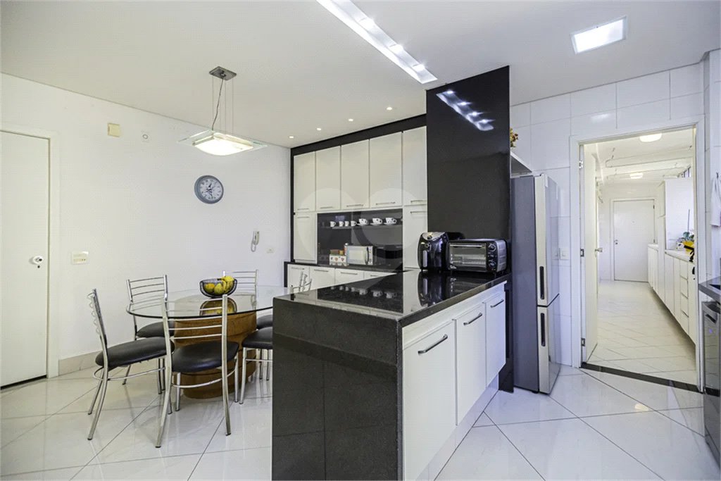 Apartamento á venda em Higienópolis com 212m² 3 dormitórios 1 suíte 2 vagas